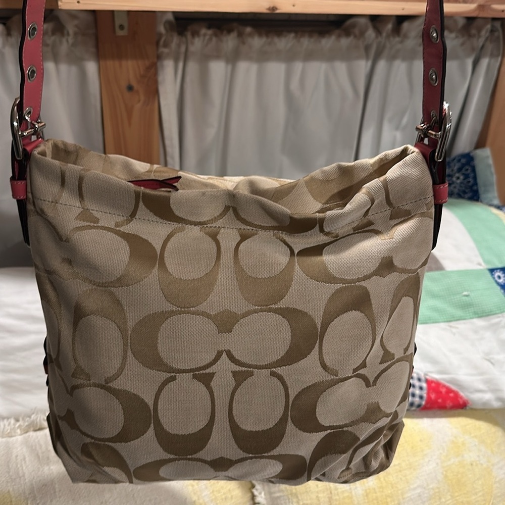 Coach One Shoulder Bag
Signature Leather Pink - Picture 15 of 16